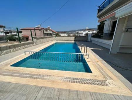 4 Villa Mit 1 Pool In Akbuk