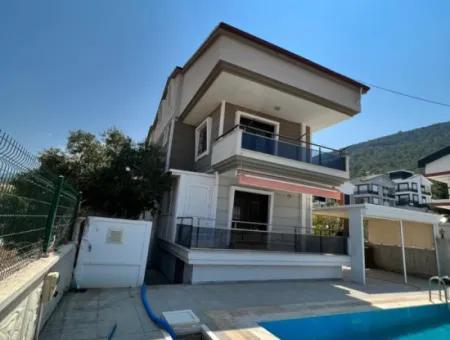 4 Villa Mit 1 Pool In Akbuk