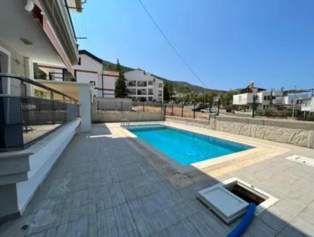 4 Villa Mit 1 Pool In Akbuk