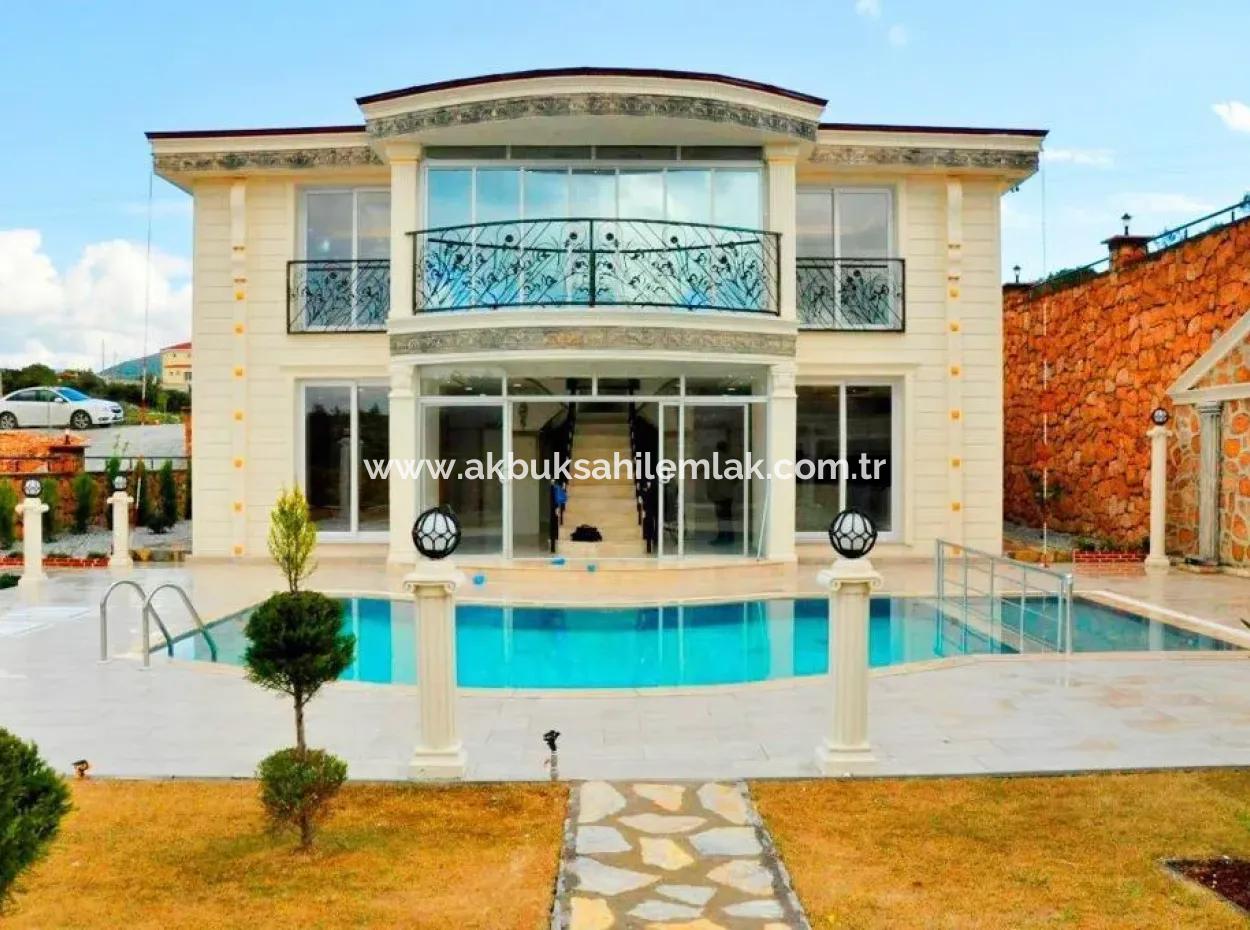 5 + 1 Villas For Sale In Akbuk