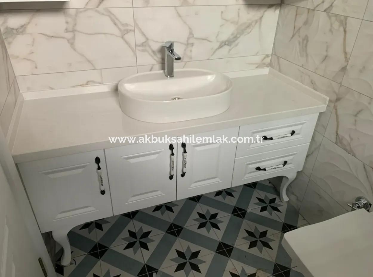 5 +1 Villa For Sale With Separate Kitchen In Akbuk