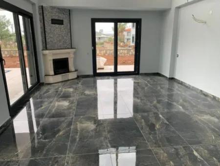 5 +1 Villa For Sale With Separate Kitchen In Akbuk