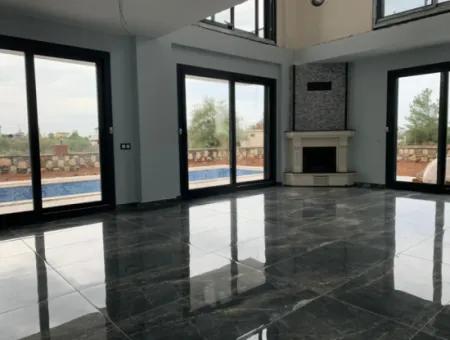 5 +1 Villa For Sale With Separate Kitchen In Akbuk