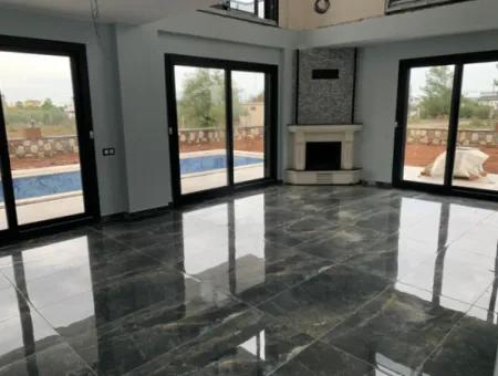 5 +1 Villa For Sale With Separate Kitchen In Akbuk