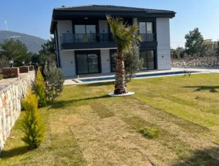 5 +1 Villa For Sale With Separate Kitchen In Akbuk