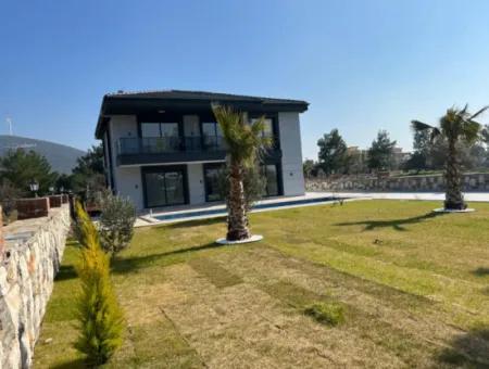 5 +1 Villa For Sale With Separate Kitchen In Akbuk