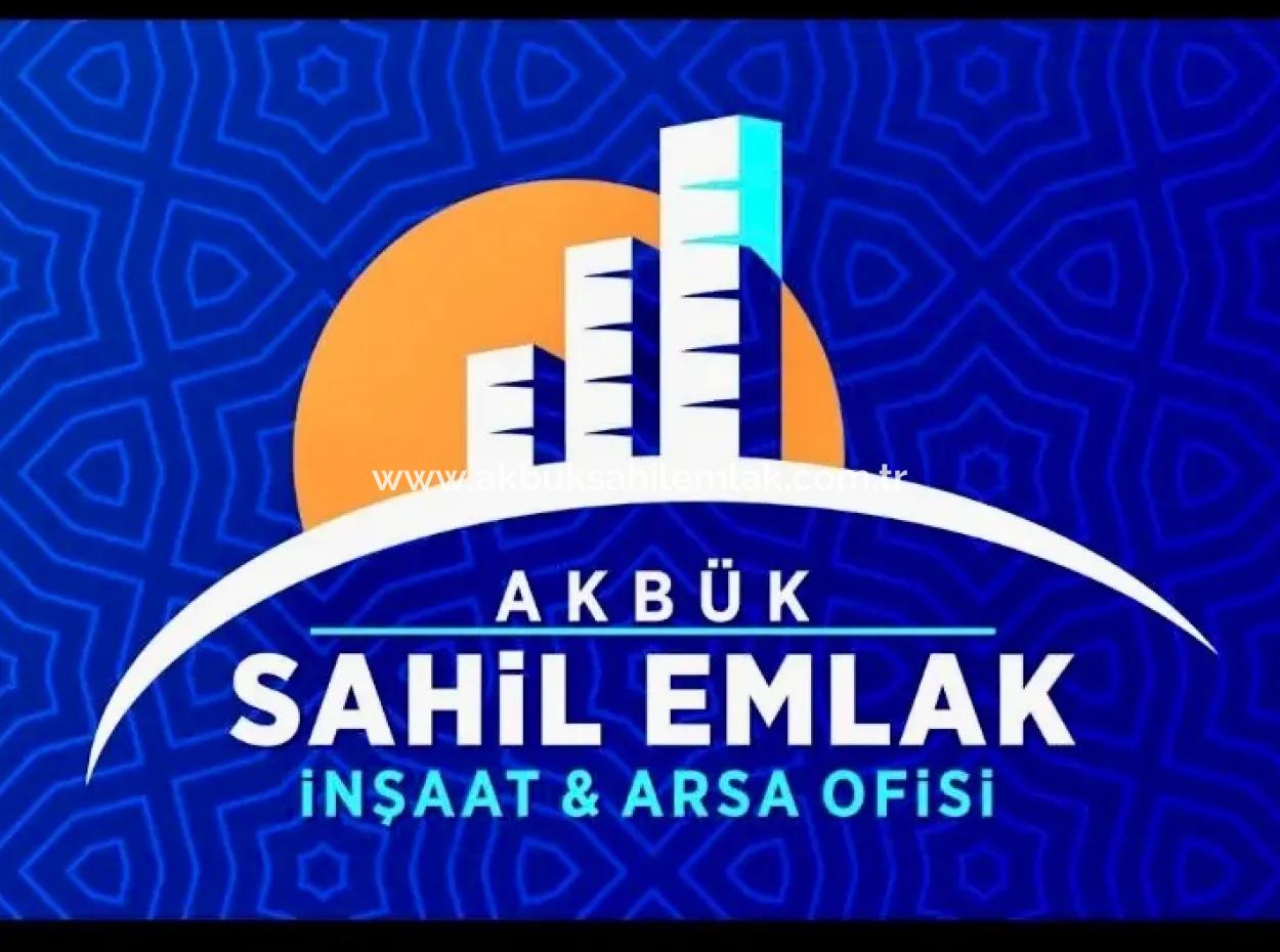 Akbük'te Satılık 700 M² Arsa